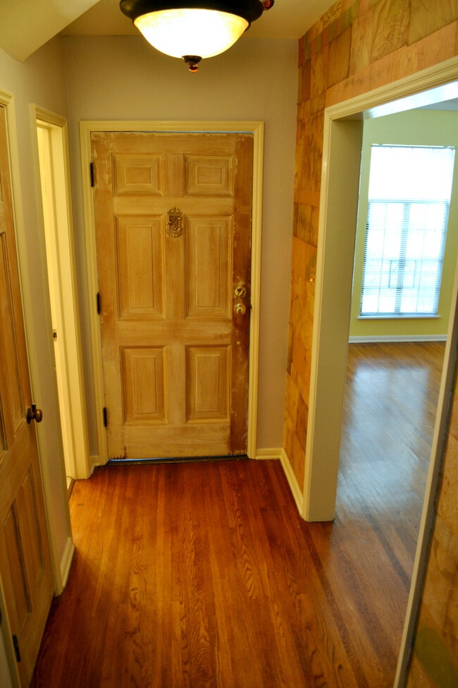 921 1/2 S Hobart Blvd Unit 921 1/2 S.Hobart Blvd