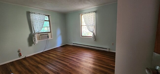 Building Photo - 320 S Silver Ln Rental