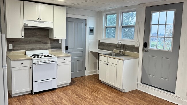 Building Photo - 993 e Philadelphia st Unit 3rd Floor