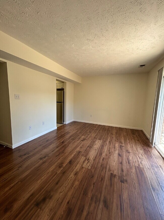 Photo - 106 Elsia Dr