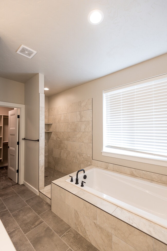 Photo - 2825 Dogwood Ave