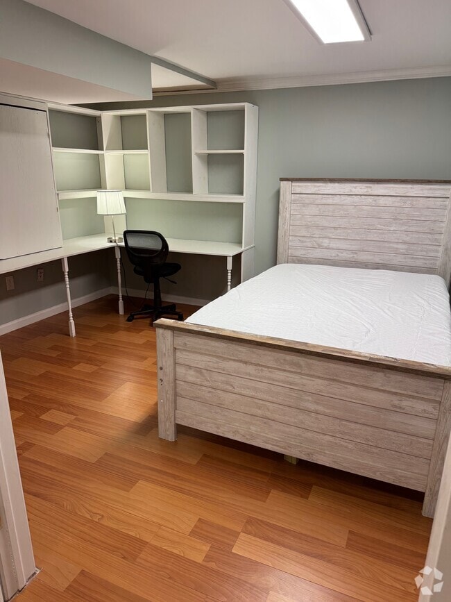 Building Photo - 3909 Silver Brook Dr Unit Basement Rental