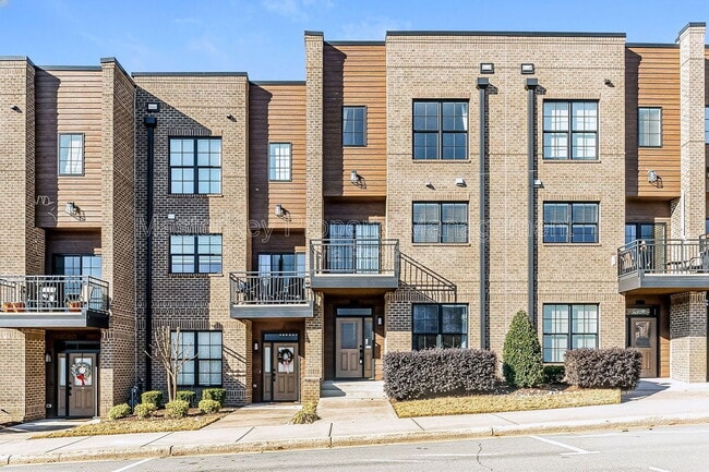 Building Photo - 290 Spring Ave