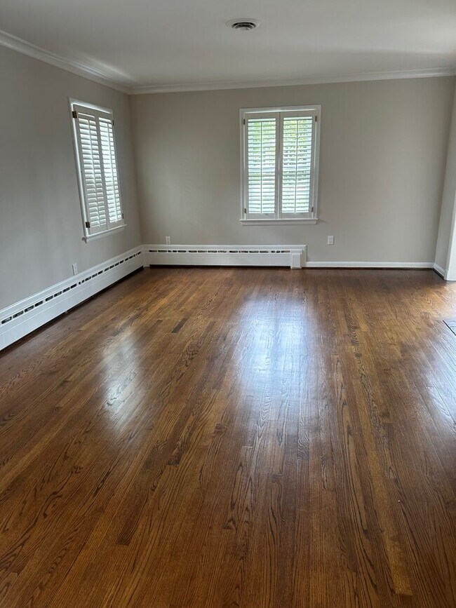 Photo - 2405 Crest St