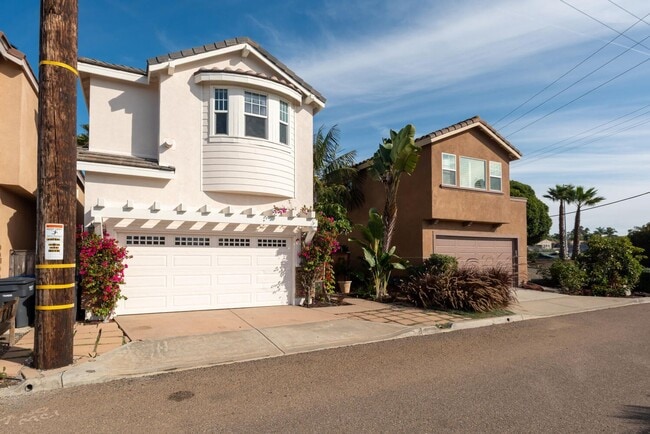 Building Photo - Walk to Beach & Cedros Stunning 4BR Home in Prime Solana Beach Location