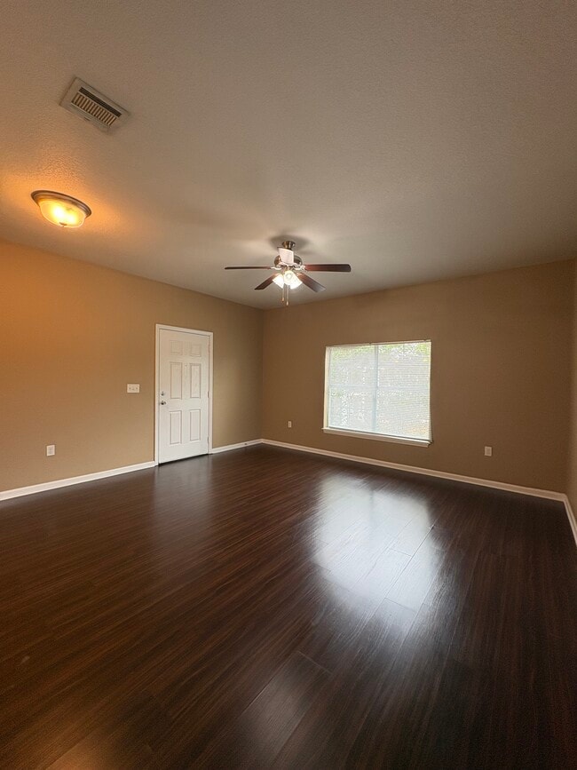 Livingroom - Elms