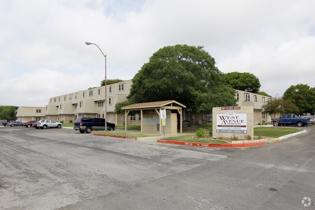 Arbors at West Avenue Apartments - Arbors at West Avenue Apartments