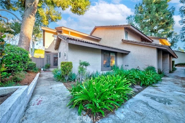 Building Photo - 2410 Plaza De Vista