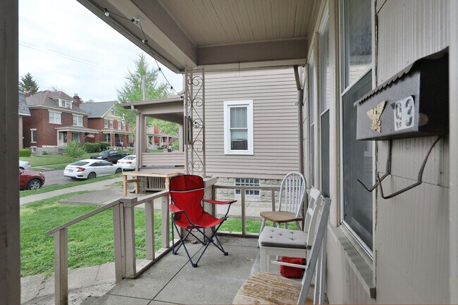 Photo - 4-5 BR HOUSE on Frambes close to High St / Short term lease available