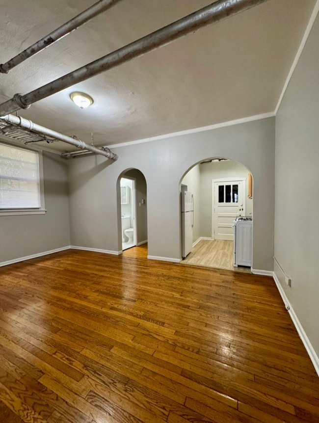 Building Photo - 4821 N Kimball Ave Unit #g