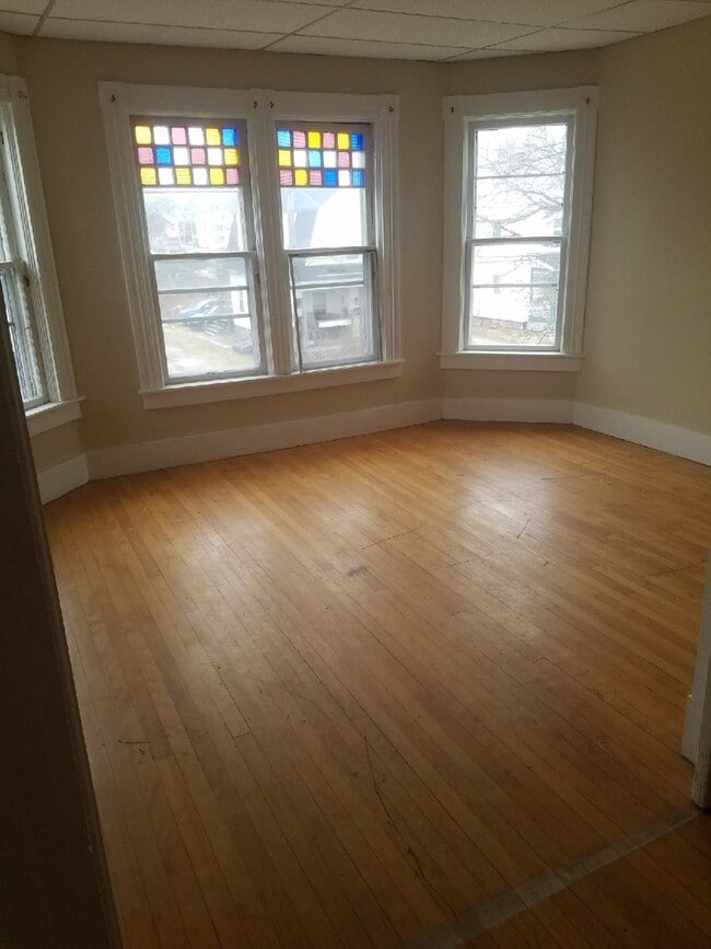 Building Photo - Rutland Apartments Unit 2