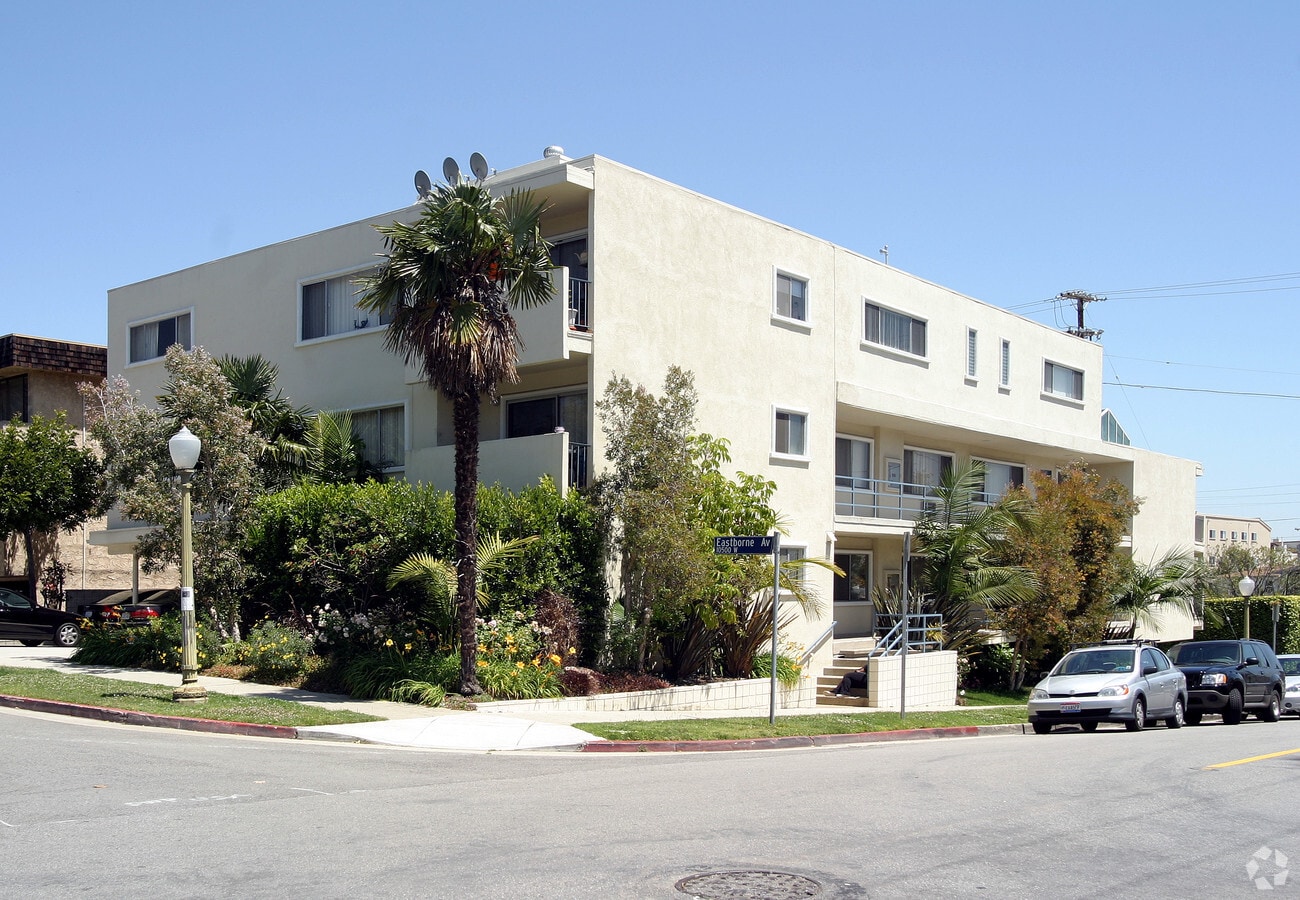 Photo - 1700 Westholme Ave Apartments