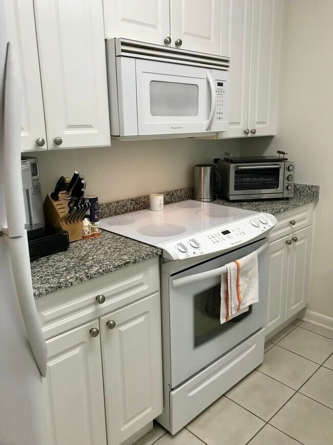 Photo - 1720 Oak Ave Unit 406