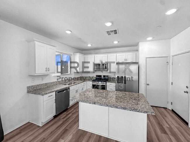 Photo - 15739 Yosemite St