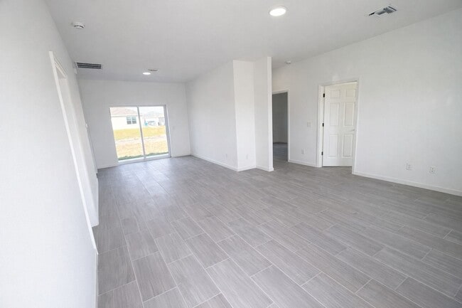 Photo - 1141 Columbo Ave S