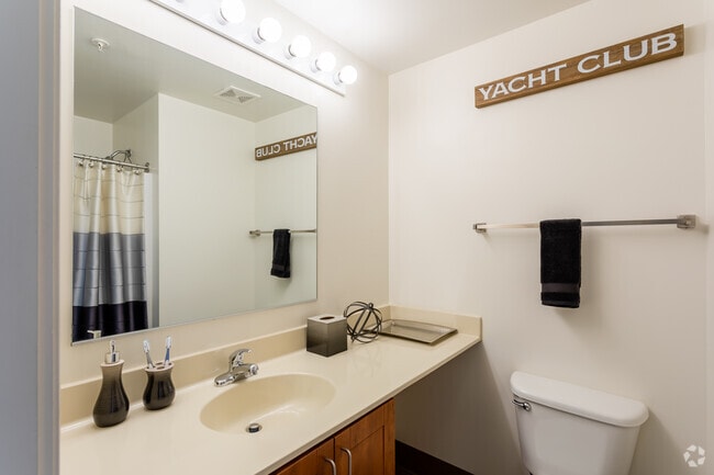 Model 4 x 4 - Private Bathroom - Vie Towers