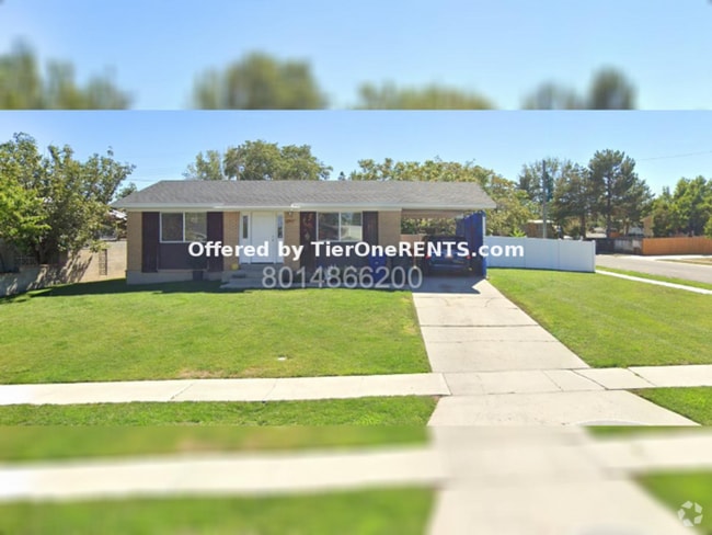 Building Photo - Charming 4-Bedroom Home with Hardwood Floo...