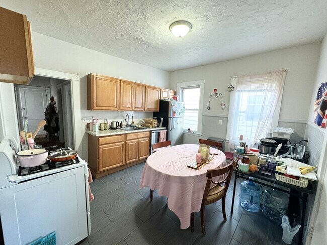 Building Photo - 10 Wave Ave Unit 3 Rental