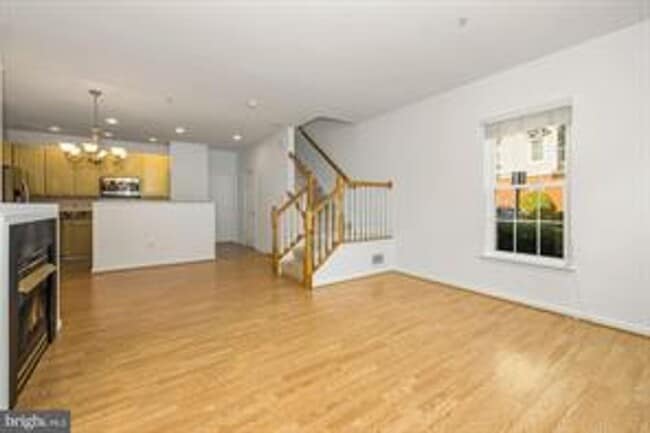 Photo - 2 LEVEL CONDO WITH 1 CAR GARAGE, DEN/LOFT ON THE BEDROOM LEVEL, VERY OPEN FLOOR Unit A