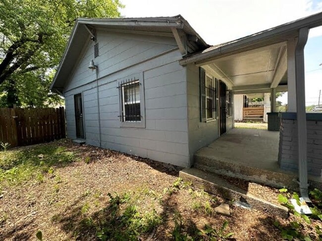 Photo - AVAILABLE NOW! HALF OFF 2ND MOTH RENT! 2 B...