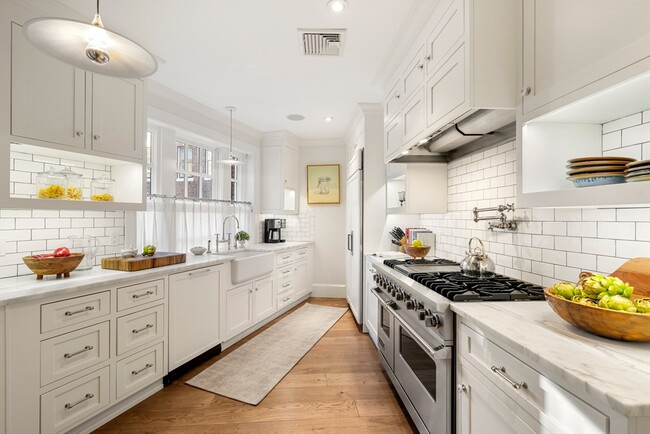 Photo - 6 W Hill Pl