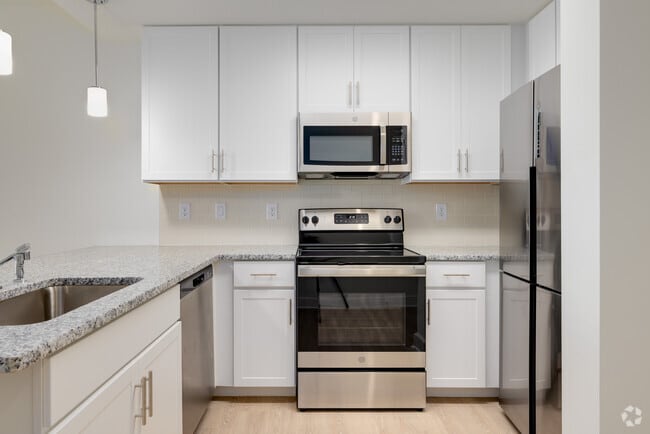 2 BR, 2 BA - 958SF