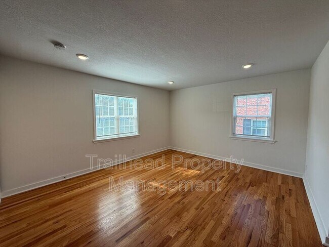 Photo - 300 E Gregory Blvd