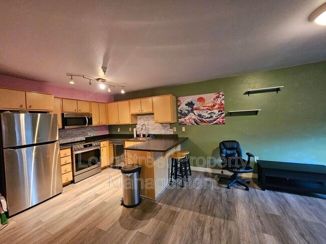 Photo - 9837 NE Irving St