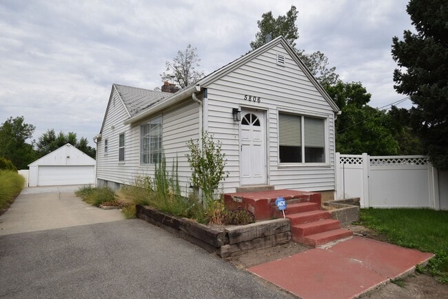 5806 Highland Dr