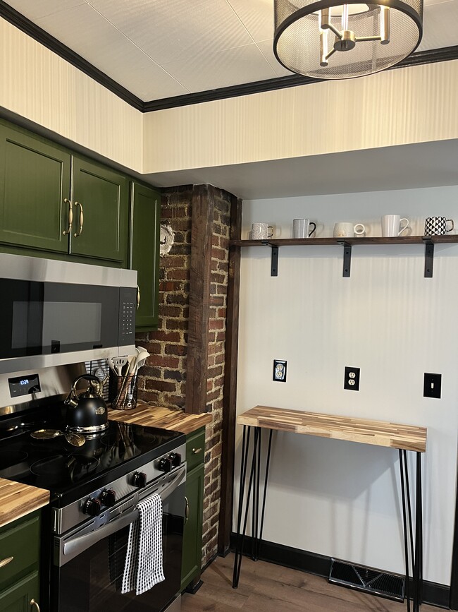 Kitchen - 1147 Dietz Ave