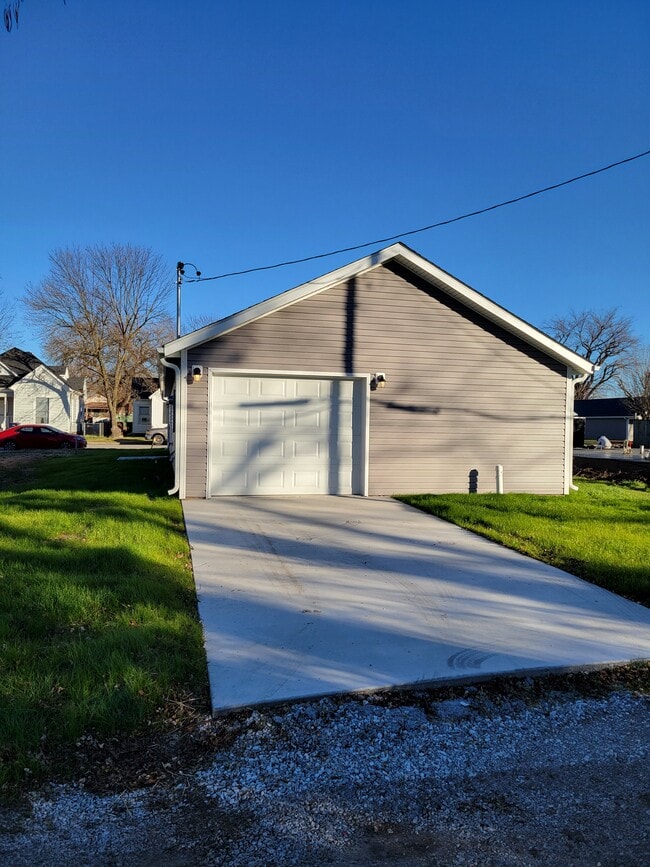 Photo - 618 N Tom St