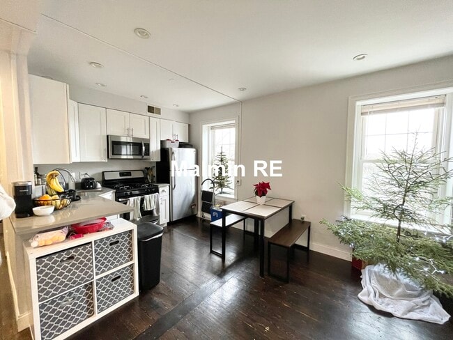 Building Photo - 998 Tremont St