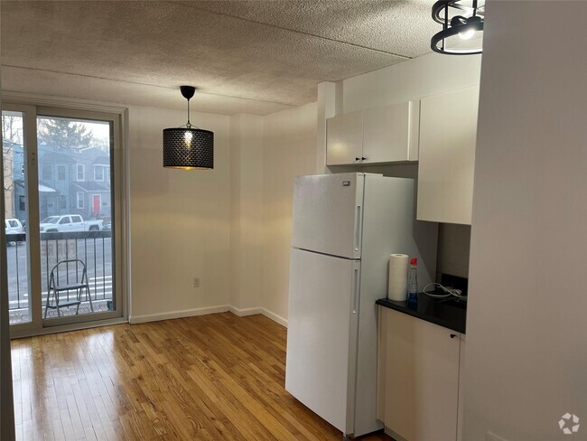 Building Photo - 59-55 58th Dr Unit 2F Rental