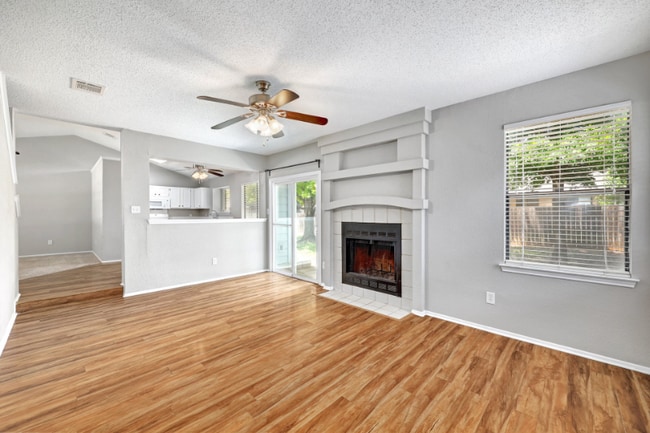 Photo - 2102 Bluebonnet Dr