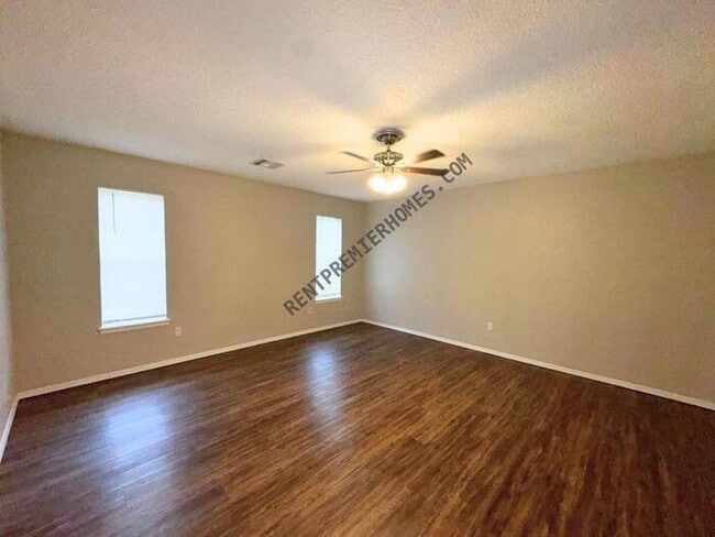 Photo - 2401 NW 115th St