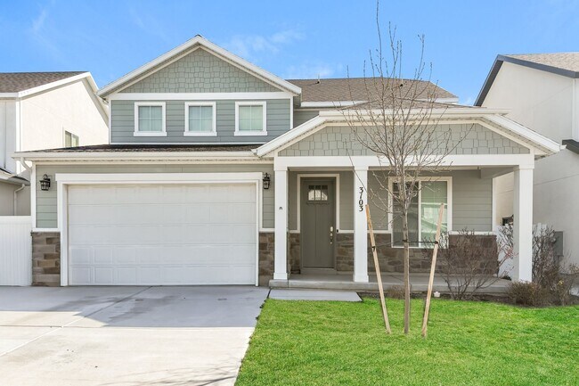 Building Photo - Spacious 4 Bed, 3.5 Bath Pet-Friendly Home with Central Air & 2-Car Garage! - Available NOW!