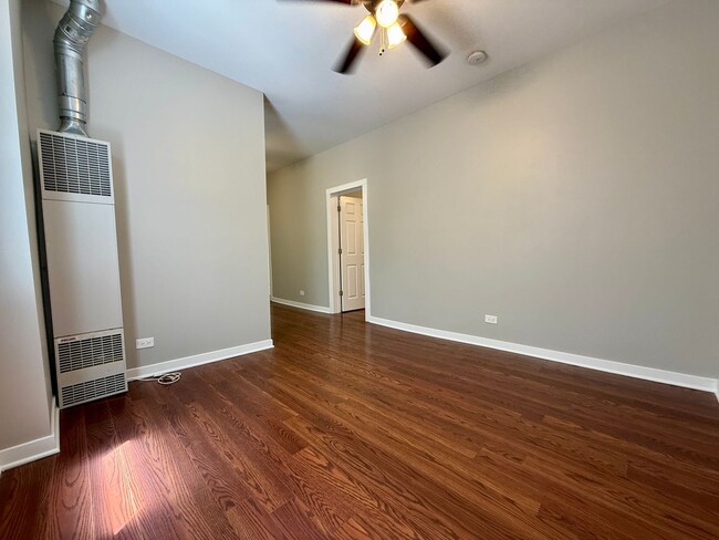 Photo - 3728 S Parnell Ave Unidad 2R