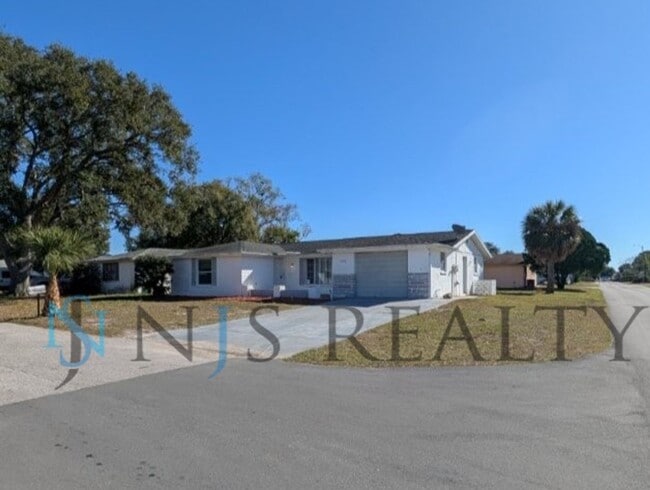 Photo - 3/2/1 1508 Sq. Ft. LARGE Corner Lot home: Updated Kitchen & Baths, NEW paint, NEW floors, Fenced ...