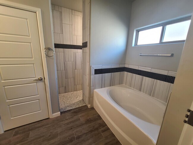 Photo - 6051 Copper Hill St