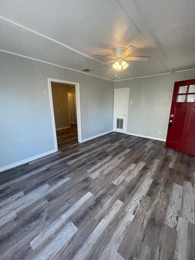 Photo - 1 Bed 1 Bath Duplex For Lease Now!