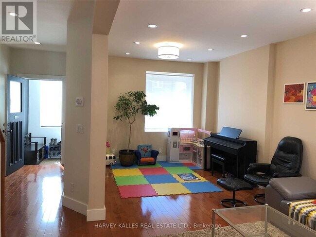 Photo - 148 Roslin Ave