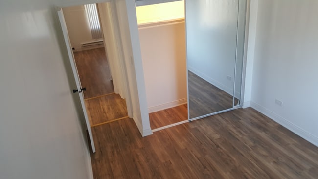 Photo - 1851 N Green Ln N