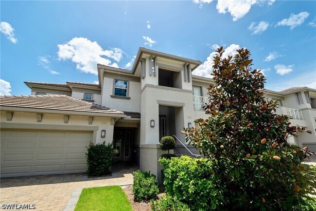8008 Signature Club Cir