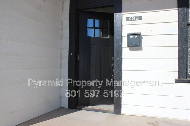 Photo - 489 E Center St