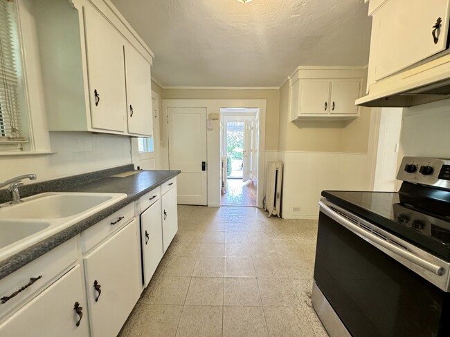 Photo - 273 Front St