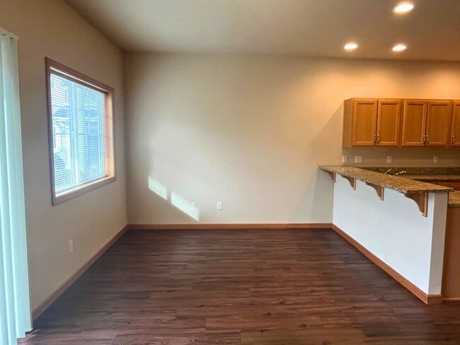 1972 Oak St Unit 1972