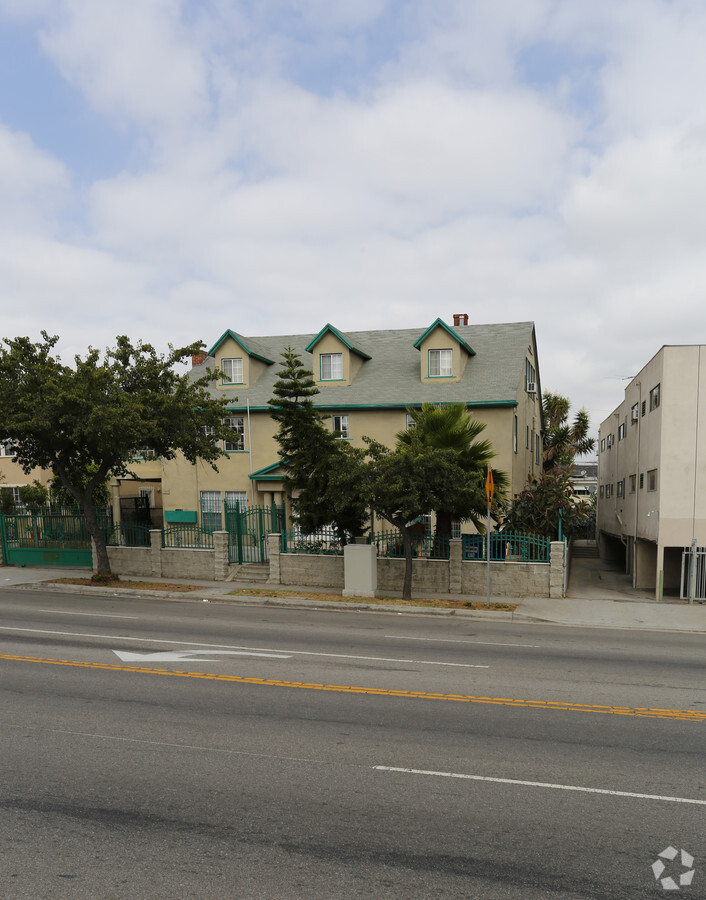 Primary Photo - 981 S Wilton Pl Apartments