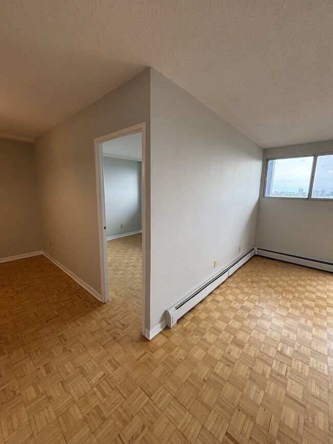 Photo - 345 Laurier Ave E Unit 1001