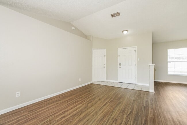 Photo - 646 Jaguar Ct