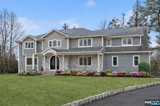 Building Photo - 25 Jones